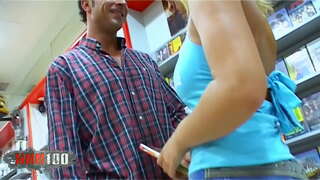 Young Blonde isispanish babe Sonia Manrique kunye omkhulu yendalo tits fucked nzima kwi-ass kwi-vidiyo club