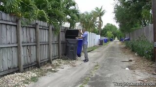 ƛ�レンドリーモーテルのご彼女の息子の友人の野外