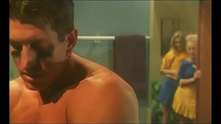 Horny rasieleiers Calli Cox en April kry fucked in die kleedkamer