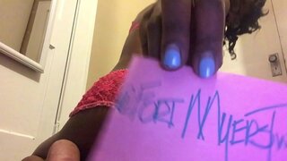 ���្ដើងក្រាស់ទារកបង្ហាញនាងអាចទះ Booty របស់នាងផងដែរ!