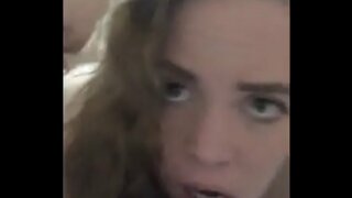 Slutwife suce profondément et prend anal creampie avant de péter pendant que cumming