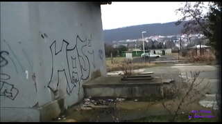 Die meisie is baie horny en sy wil om te fuck dadelik selfs op die straat